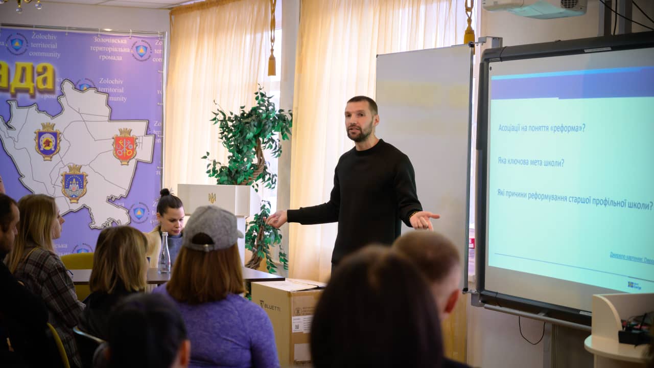 Відкритий діалог у Золочівській громаді: як реформувати старшу школу – виклики та можливості