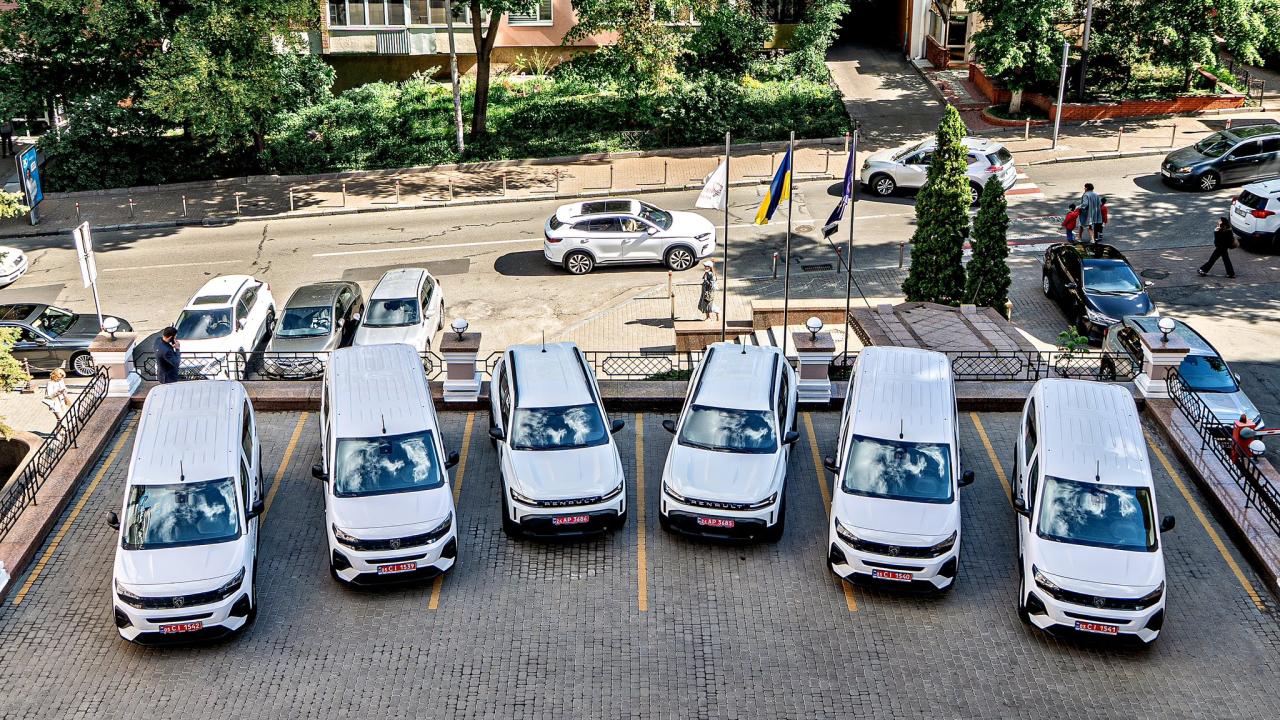 Strengthening Services: Polaris Provides Additional Vehicles and Equipment to Five Hromadas and Kharkiv Regional Military Administration